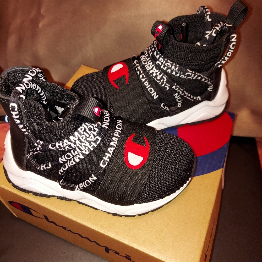 1 pairs of Kids Converse sneakers